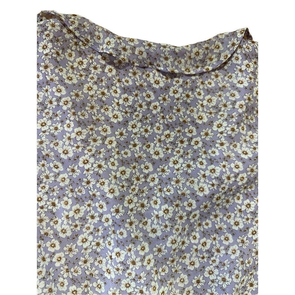 ASTR The Label Womens Lilac Ditsy Floral Ruffle Vneck blouse Sz M - Picture 7 of 10